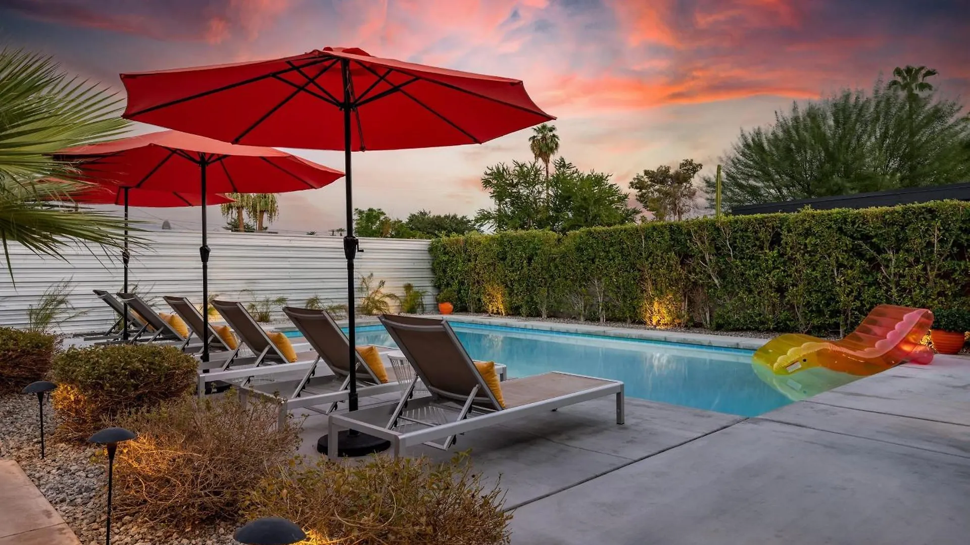 Lloyd By Avantstay Palm Spring Paradise W Pool Large Yard Table Tennis Permit3779 パーム・スプリングス