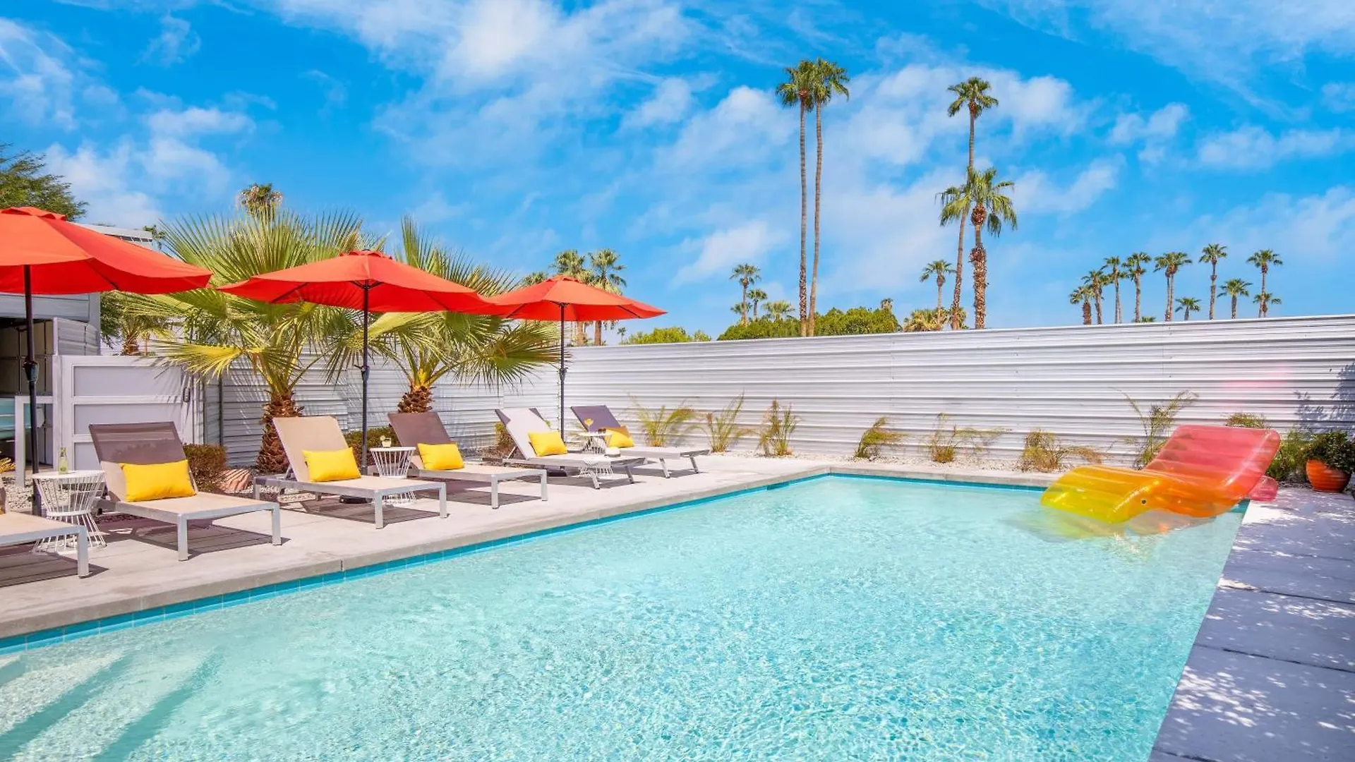 Lloyd By Avantstay Palm Spring Paradise W Pool Large Yard Table Tennis Permit3779 location